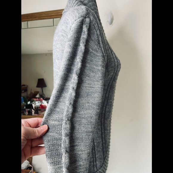 J&H Sweater Cardigan Size XS/Small, 1 button closure Grey - Picture 17 of 17